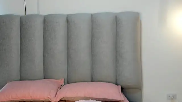 Snapshot of Valentina_lux1 chatting on 05/20/26, 05:19 Valentina lux1 online show from 05/20/26, 05:19