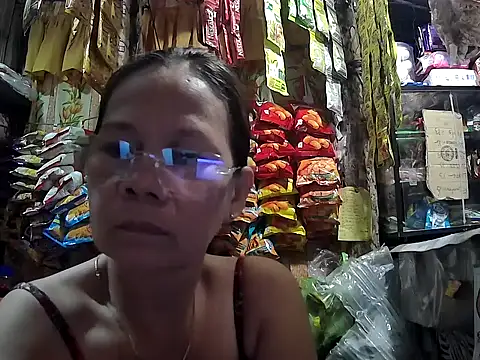 Snapshot of mommylicious_23 chatting on 05/06/26, 08:58 mommylicious 23 online show from 05/06/26, 08:58