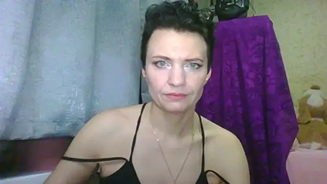 Snapshot of HotMamaQueen234 chatting on 03/18/26, 08:23 HotMamaQueen234 online show from 03/18/26, 08:23