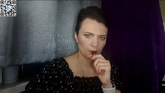 Snapshot of HotMamaQueen234 chatting on 05/16/26, 07:45 HotMamaQueen234 online show from 05/16/26, 07:45