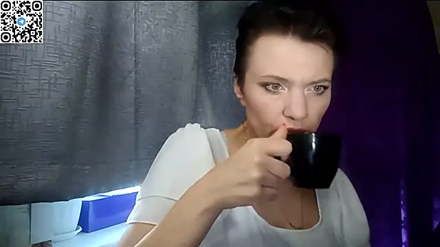Snapshot of HotMamaQueen234 chatting on 06/02/26, 10:39 HotMamaQueen234 online show from 06/02/26, 10:39