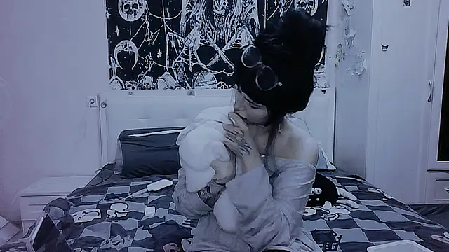 Snapshot of AllisonDeetz chatting on 05/11/26, 04:37 AllisonDeetz online show from 05/11/26, 04:37