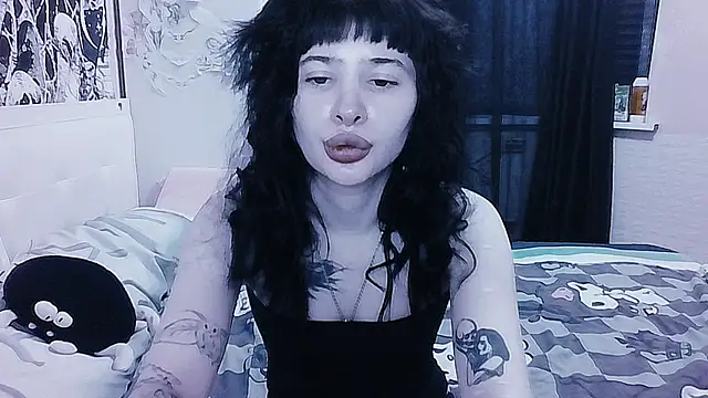 AllisonDeetz online show from 06/24/26, 05:12
