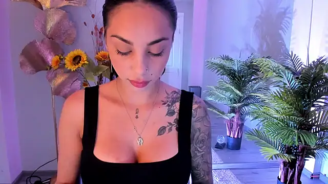 Snapshot of MissSiennaa chatting on 06/25/26, 04:56 MissSiennaa online show from 06/25/26, 04:56
