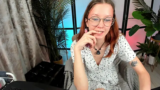 AmelieViolet online show from 06/25/26, 05:12
