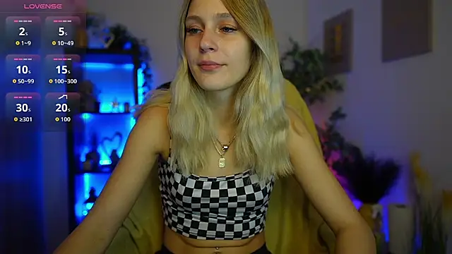 Snapshot of Luna_Grace18 chatting on 04/06/26, 01:01 Luna Grace18 online show from 04/06/26, 01:01