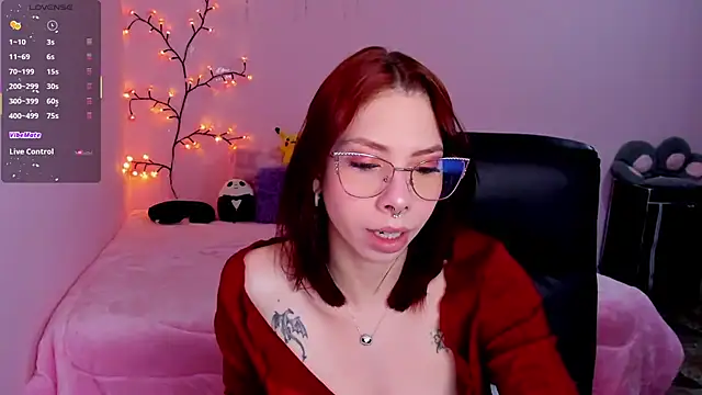 Snapshot of laurita_Olssen27 chatting on 05/13/26, 02:25 laurita Olssen27 online show from 05/13/26, 02:25