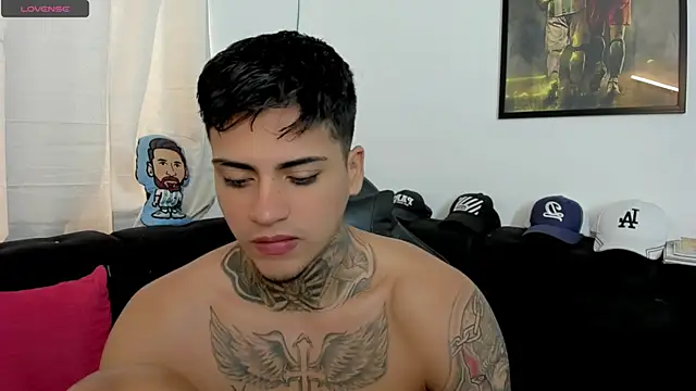 Snapshot of sweetlatinoboy chatting on 04/19/26, 12:59 sweetlatinoboy online show from 04/19/26, 12:59