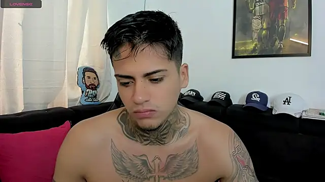 Snapshot of sweetlatinoboy chatting on 04/20/26, 12:52 sweetlatinoboy online show from 04/20/26, 12:52