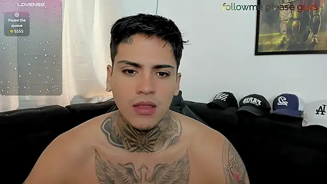 Snapshot of sweetlatinoboy chatting on 04/25/26, 01:41 sweetlatinoboy online show from 04/25/26, 01:41
