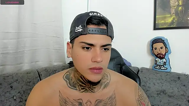 Snapshot of sweetlatinoboy chatting on 06/26/26, 11:42 sweetlatinoboy online show from 06/26/26, 11:42