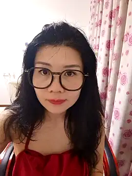Snapshot of LILI956 chatting on 04/02/26, 02:26 LILI956 online show from 04/02/26, 02:26