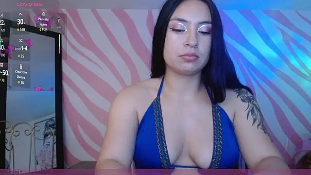 Snapshot of Scarlet_queen4 chatting on 05/19/26, 02:01 Scarlet queen4 online show from 05/19/26, 02:01