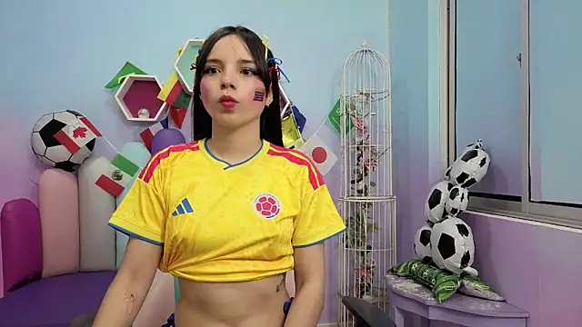 Isaa Skinny online show from 06/18/26, 03:40