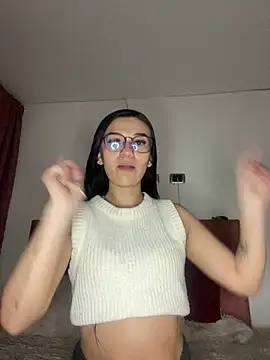 Snapshot of chloe_evans0 chatting on 03/31/26, 02:13 chloe evans0 online show from 03/31/26, 02:13