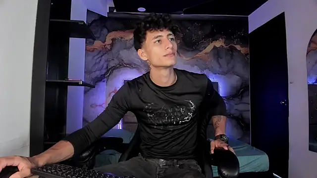 MaxiimoRomano  online show from 05/11/26, 02:45