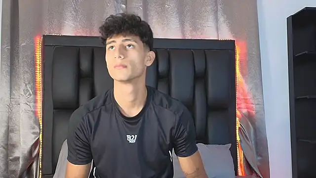 MaxiimoRomano  online show from 06/16/26, 04:42