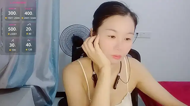 Snapshot of Lianzi-2026 chatting on 06/05/26, 12:55 Lianzi-2026 online show from 06/05/26, 12:55
