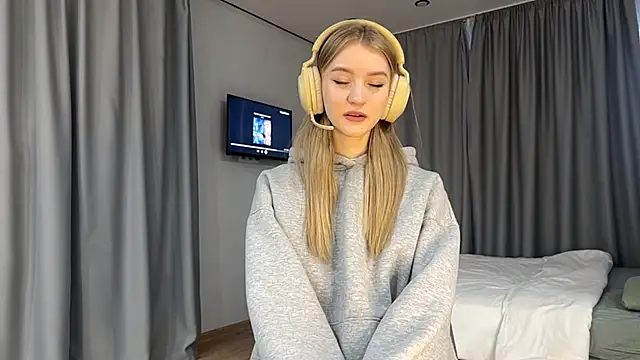 Snapshot of MelissaEvenns chatting on 03/18/26, 12:08 MelissaEvenns online show from 03/18/26, 12:08