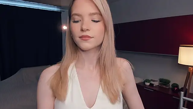 Snapshot of DelmaLasky chatting on 05/20/26, 12:33 DelmaLasky online show from 05/20/26, 12:33