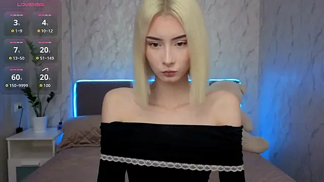 Snapshot of kittysocutie chatting on 04/25/26, 12:02 kittysocutie online show from 04/25/26, 12:02