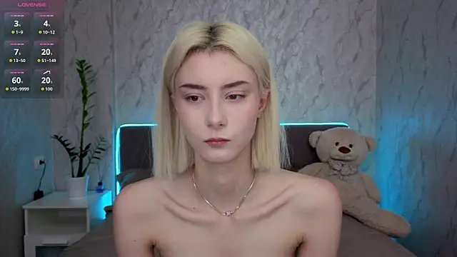 Snapshot of kittysocutie chatting on 05/08/26, 12:05 kittysocutie online show from 05/08/26, 12:05