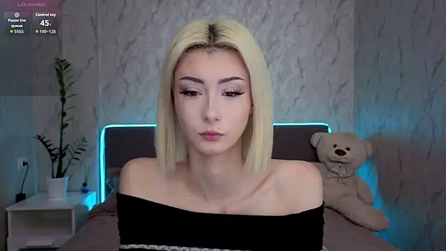 Snapshot of kittysocutie chatting on 05/15/26, 12:17 kittysocutie online show from 05/15/26, 12:17