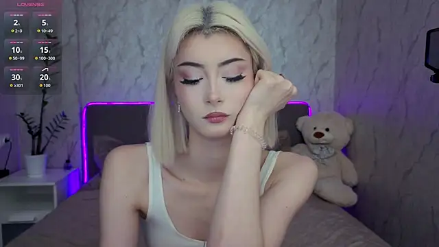 Snapshot of kittysocutie chatting on 05/24/26, 12:04 kittysocutie online show from 05/24/26, 12:04