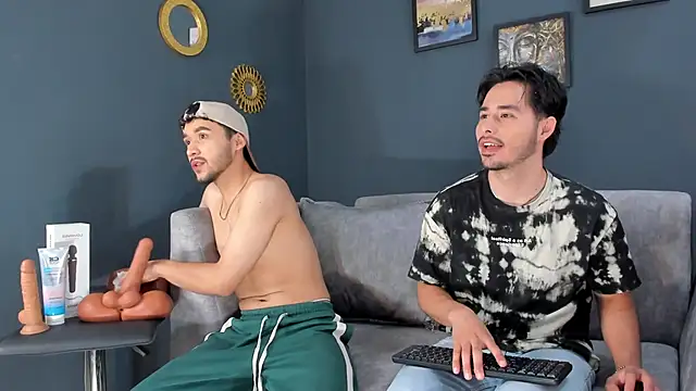 Snapshot of ReubenandScott chatting on 03/18/26, 08:01 ReubenandScott online show from 03/18/26, 08:01