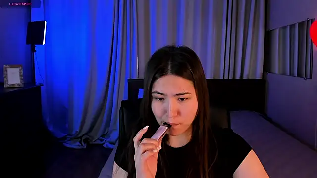 Snapshot of IceIcebabe_ chatting on 05/26/26, 01:01 IceIcebabe online show from 05/26/26, 01:01