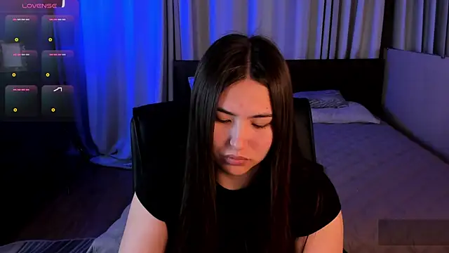 Snapshot of IceIcebabe_ chatting on 05/27/26, 01:02 IceIcebabe online show from 05/27/26, 01:02