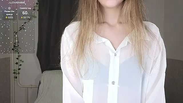 Snapshot of Emily_Nelsonn chatting on 06/07/26, 06:00 Emily Nelsonn online show from 06/07/26, 06:00