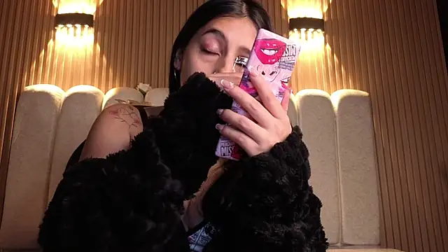 Snapshot of Melannyy_V chatting on 03/20/26, 12:54 Melannyy V online show from 03/20/26, 12:54