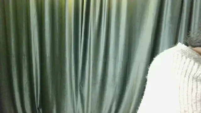 Layla Muur online show from 05/15/26, 05:09