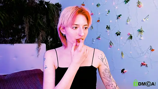 Kira  Cutie online show from 05/15/26, 11:56