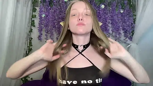 Snapshot of ElfGirlAna chatting on 05/11/26, 02:45 ElfGirlAna online show from 05/11/26, 02:45