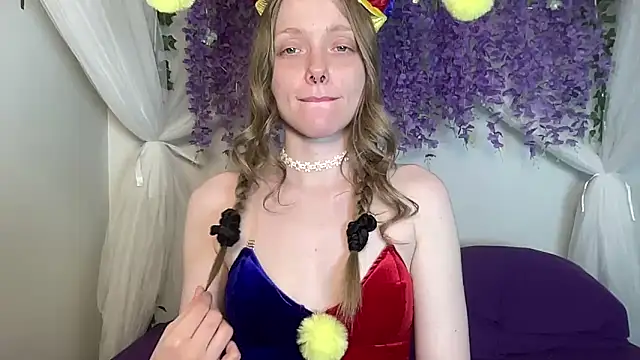 Snapshot of ElfGirlAna chatting on 05/13/26, 02:36 ElfGirlAna online show from 05/13/26, 02:36