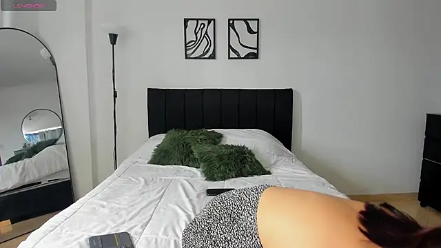 mai evans online show from 06/24/26, 06:07