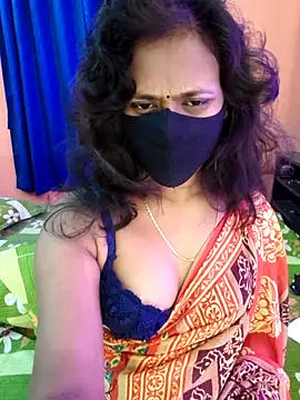 Snapshot of Lena_mahiyaa chatting on 06/12/26, 05:12 Lena mahiyaa online show from 06/12/26, 05:12