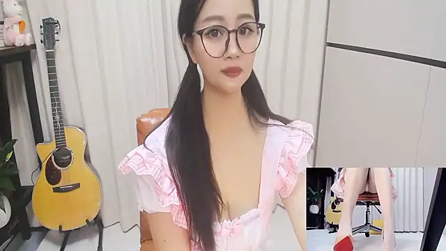 Snapshot of Latte-01 chatting on 06/01/26, 06:26 Latte-01 online show from 06/01/26, 06:26
