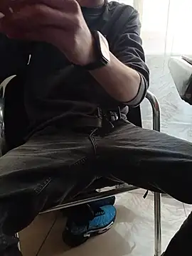 Snapshot of Skinboy06 chatting on 04/24/26, 10:39 Skinboy06 online show from 04/24/26, 10:39