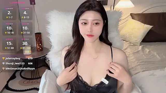 Snapshot of Siren_M chatting on 05/28/26, 05:27 Siren M online show from 05/28/26, 05:27