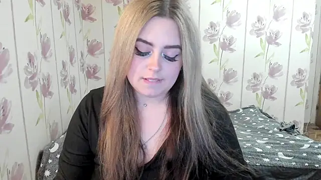 Snapshot of Agathameoww chatting on 06/11/26, 12:32 Agathameoww online show from 06/11/26, 12:32