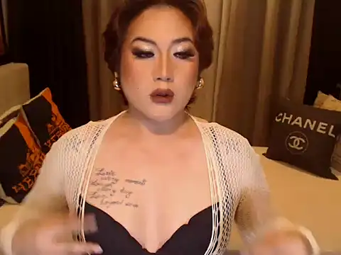 Snapshot of YourMistressAggy chatting on 04/14/26, 07:20 YourMistressAggy online show from 04/14/26, 07:20