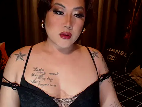 Snapshot of YourMistressAggy chatting on 05/17/26, 07:21 YourMistressAggy online show from 05/17/26, 07:21