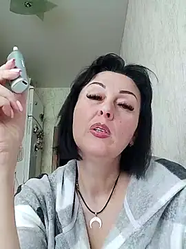 Snapshot of HelgaDennis chatting on 04/18/26, 08:40 HelgaDennis online show from 04/18/26, 08:40