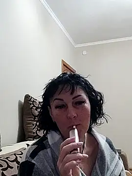 Snapshot of HelgaDennis chatting on 04/19/26, 12:11 HelgaDennis online show from 04/19/26, 12:11