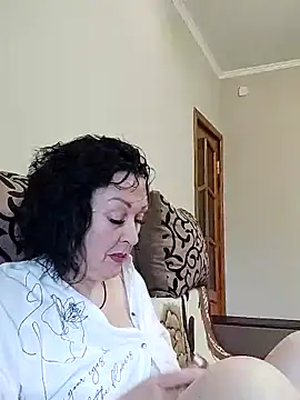 Snapshot of HelgaDennis chatting on 05/20/26, 04:29 HelgaDennis online show from 05/20/26, 04:29