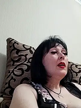 Snapshot of HelgaDennis chatting on 05/28/26, 05:32 HelgaDennis online show from 05/28/26, 05:32