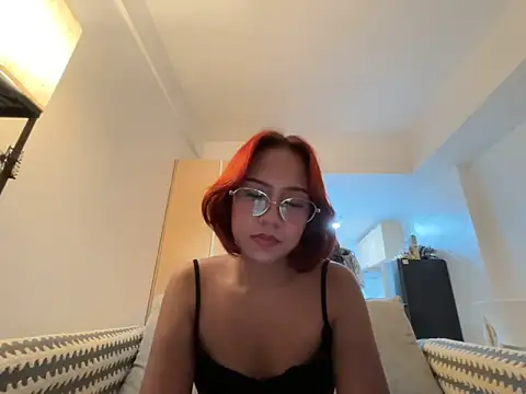 Snapshot of misscutee chatting on 06/11/26, 02:15 misscutee online show from 06/11/26, 02:15